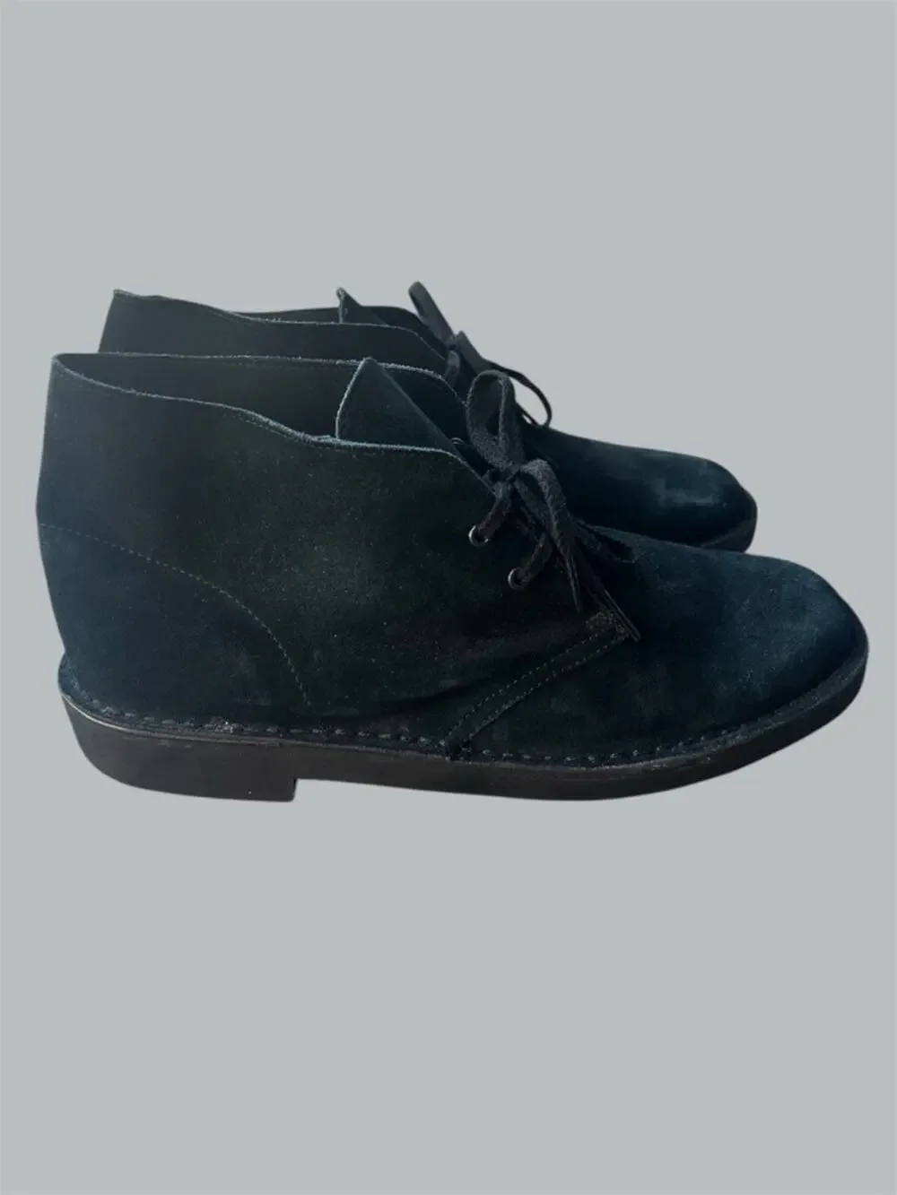 Clarks men’s Suede Chukka Boot NWOB Size 10 Leather Shoes